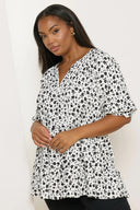 חולצה במידות גדולות חצי שרוול צווארון V שוליים פרנזים עם הדפס 322572