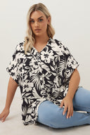 חולצה מכופתרת קצרה במידות גדולות עם דוגמת פרחים  303686