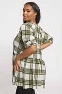 טישירט במידות גדולות שרוול קצר צווארון V שולי פרפר גומי במותן דוגמת משבצות 322964