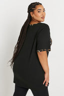 טישירט במידות גדולות שרוול קצר צווארון עגול רחב דוגמת נמר 303729