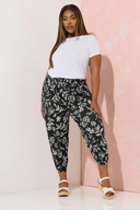 מכנסי ג'וגר במידות גדולות פרטי גומי בשוליים ובמותן עם כיסים 145095