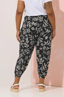 מכנסי ג'וגר במידות גדולות פרטי גומי בשוליים ובמותן עם כיסים 145095