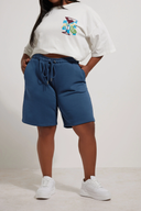 שורט רחב במידות גדולות עם כיסים גומי במותן 303199