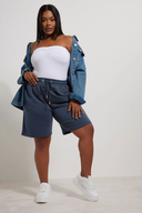 שורט רחב במידות גדולות עם כיסים גומי במותן גזרה נוחה 303206