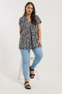 חולצה במידות גדולות צווארון V דוגמת פרחים שרוול קצר 321704