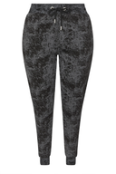 מכנסיים במידות גדולות גזרה צרה&nbsp; עם הדפס גומי במותן עם כיסים 304056