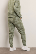 מכנסיים במידות גדולות גזרה צרה עם הדפס גומי במותן עם כיסים 304055