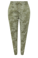 מכנסיים במידות גדולות גזרה צרה עם הדפס גומי במותן עם כיסים 304055