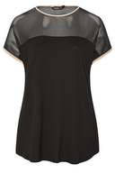 חולצה במידות גדולות עם צווארון עגול שרוולים קצרים ושילוב טול באזור הצוואר 303847