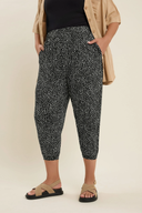 מכנס במידות גדולות מכפלת צרה מעל הקרסול גזרה קצרה עם הדפס עם כיסים 302447