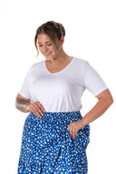 טישירט במידות גדולות צווארון V שרוול קצר חלקה 12481903